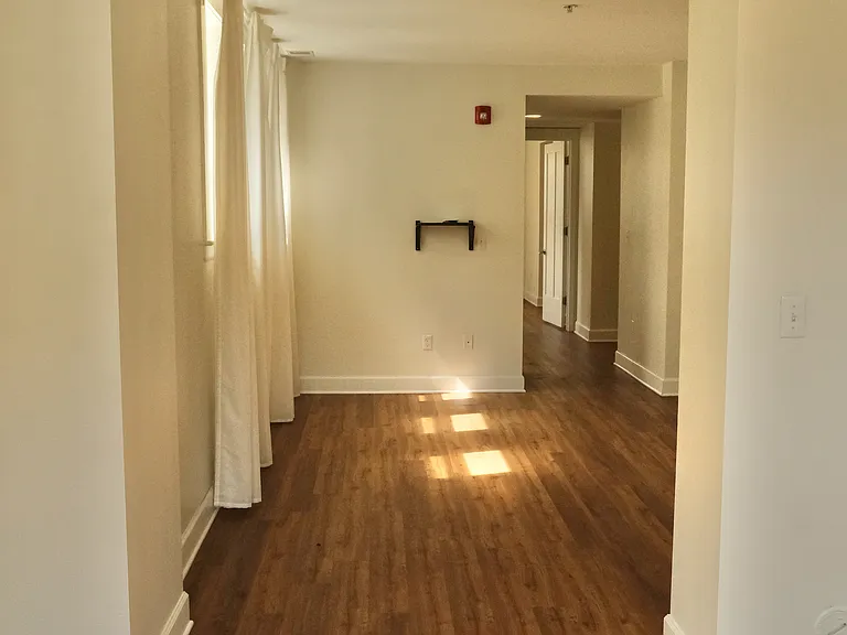 615 W Hancock St — Photo 2