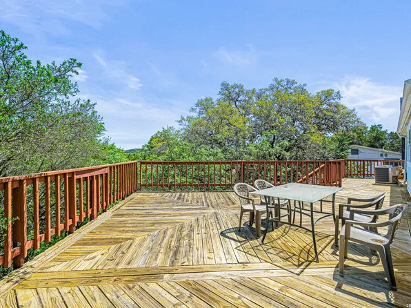 1427 Elmhurst Dr., Lakehills, TX 78063