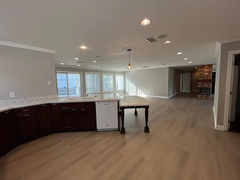 407 N Clinton St — Photo 31