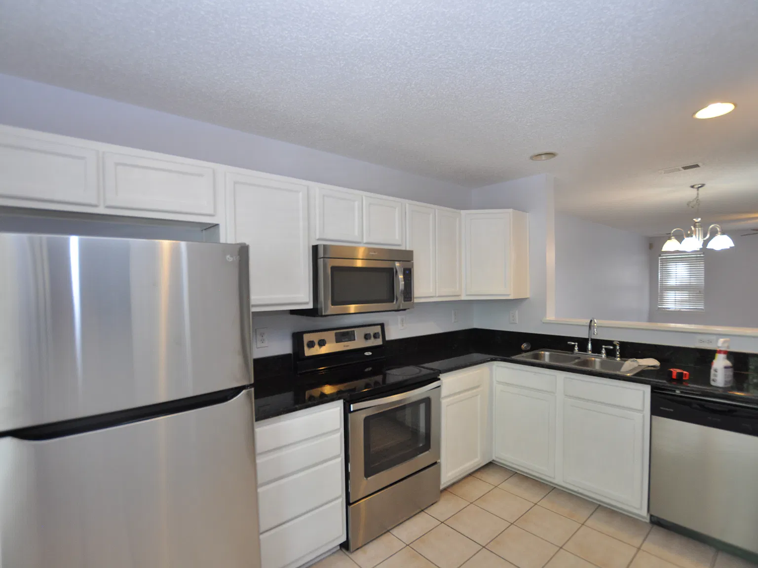 2 bed, 2.5 bath, 1100 sqft, $1,600 — Photo 1