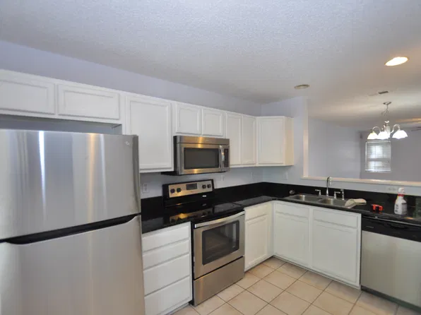 10144 Forest Landing Dr, Charlotte, NC 28213