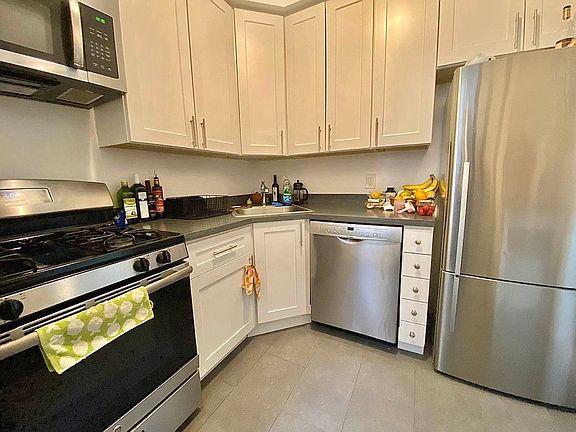 5th image of 22 W 77th St APT 26