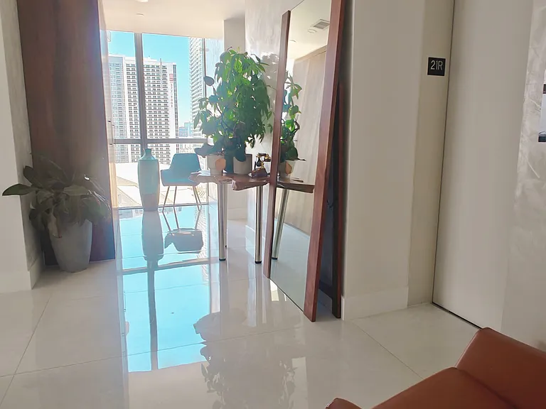 1100 Biscayne Blvd #2106 — Photo 7