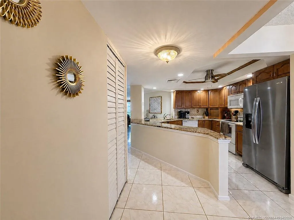 2 bed, 2.0 bath, 1228 sqft, $3,000 — Photo 3