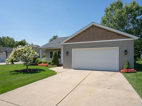 3rd image of 971 Windshire Ct SE
