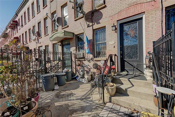 Rented by Gold-Stone Realty | media 1