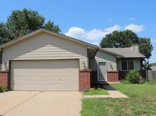 10110 W Prairie Woods St, Wichita, KS 67209