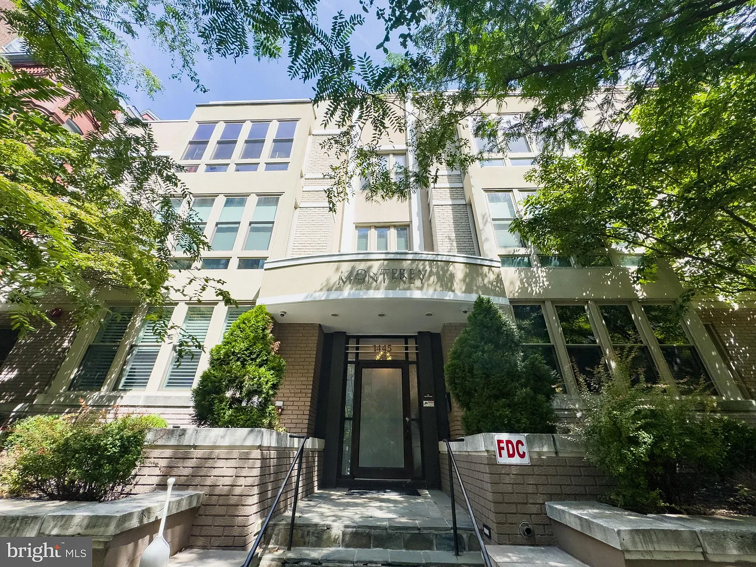 2 bed, 2.0 bath, 875 sqft, $3,200 — Photo 1
