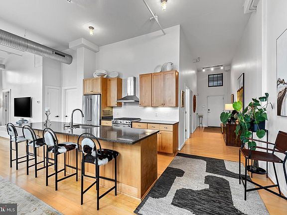 5th image of 1220 Bank St Unit 204