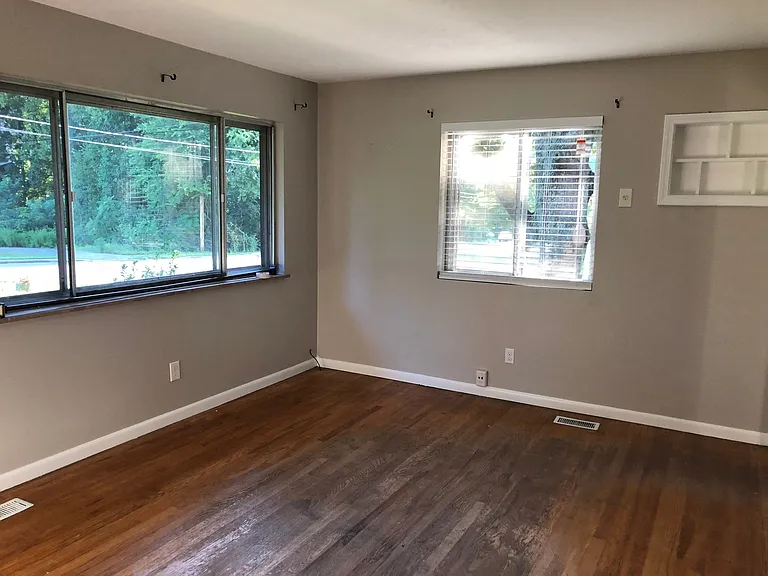 2605 Dexter Ln — Photo 8