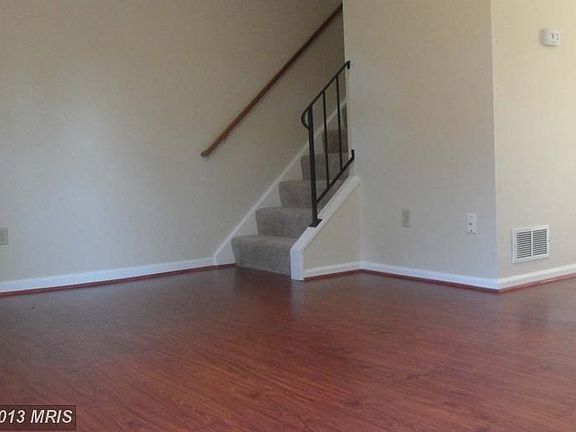 5th image of 223 E Fairfax St
