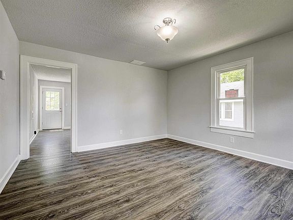3rd image of 1736 Lee Ct