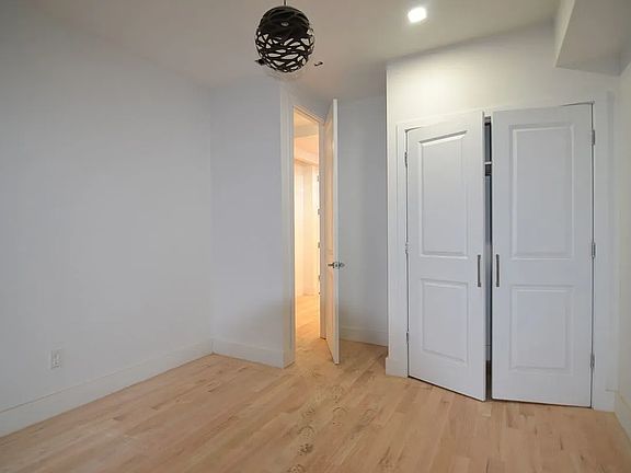 4th image of 1043 Jefferson Ave #1L