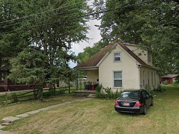 4th image of 2111 N Gale Ave