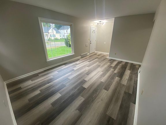 3rd image of 169 Brookfield Rd