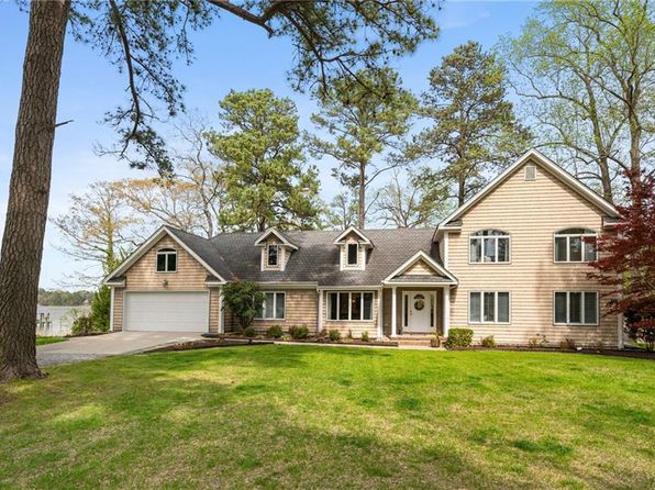1628 Holly Point Ln, Suffolk, VA 23436