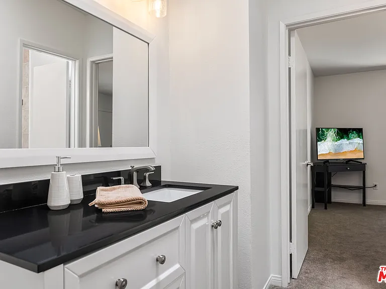 10600 Holman Ave #11 — Photo 28