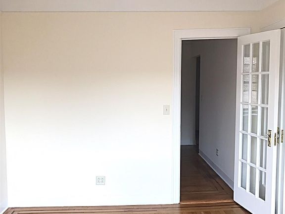 4th image of 4518 42nd St APT 4E