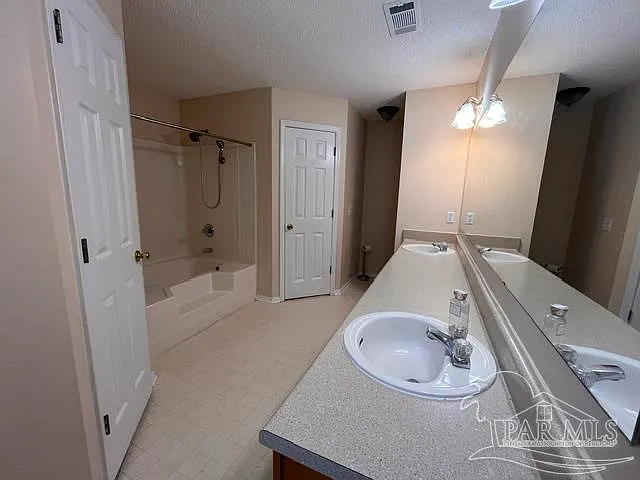 5563 Chantilly Cir — Photo 10