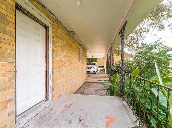 3rd image of 1048 Avenue G
