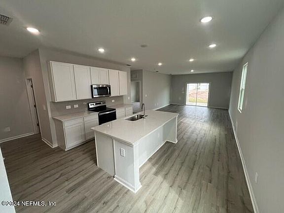 4th image of 14781 CASHEW Avenue