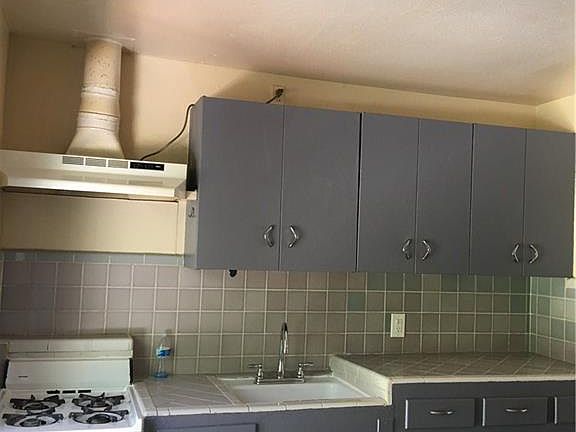 3rd image of 403 Oertli Ln