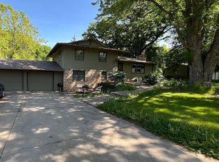 4132 Maplewood Rd, Saint Bonifacius, MN 55375