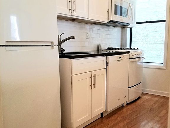 2nd image of 589 Park Pl #15B