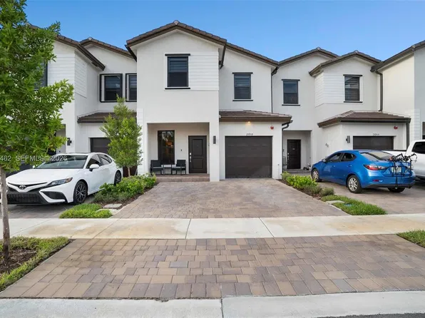 15959 SW 2nd St, Pembroke Pines, FL 33027