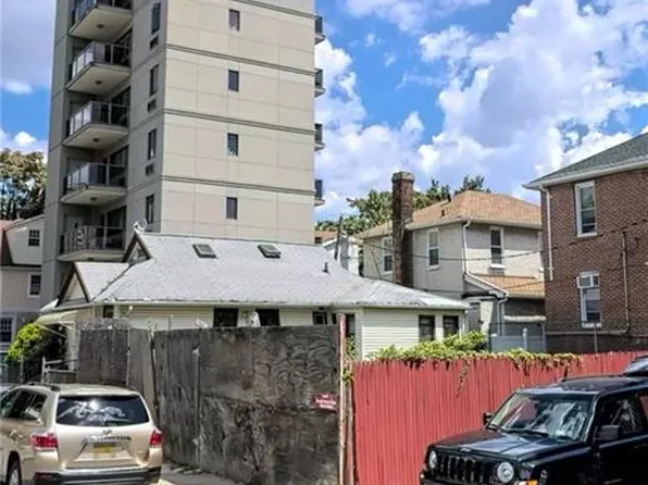 50 Brighton 1st Pl, Brooklyn, NY 11235