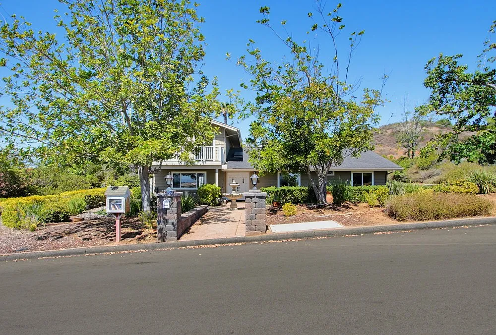 3 bed, 2043 sqft, $4,750 — Photo 3