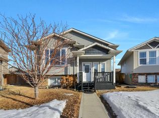 124 SE Heartland Cres, Penhold, AB T0M 1R0