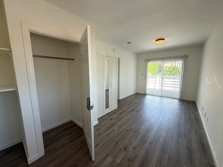 1110 Mira Mar Ave — Photo 33