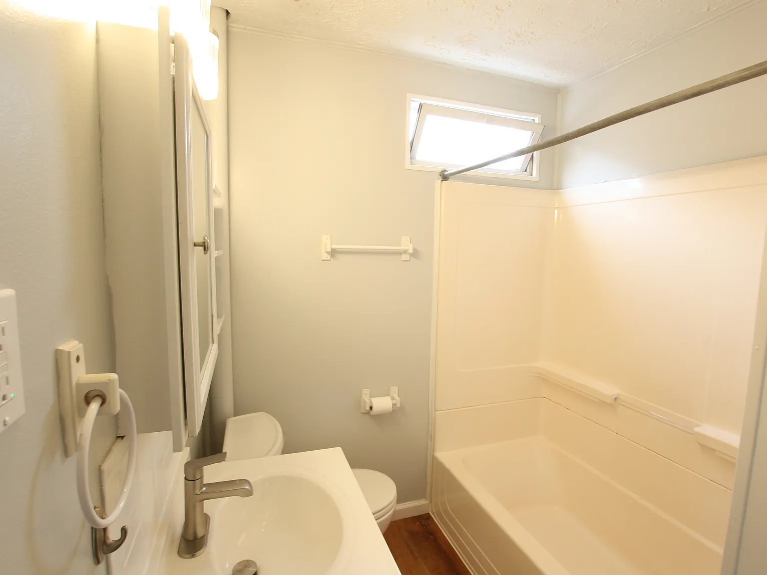 2 bed, 1088 sqft, $1,350 — Photo 2