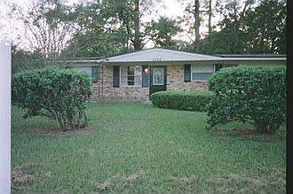 Beautiful Brick/Fully Furnished