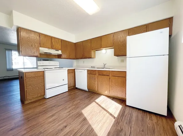 23 6th Avenue NW, 23 6th Ave NW #1, Minot, ND 58703