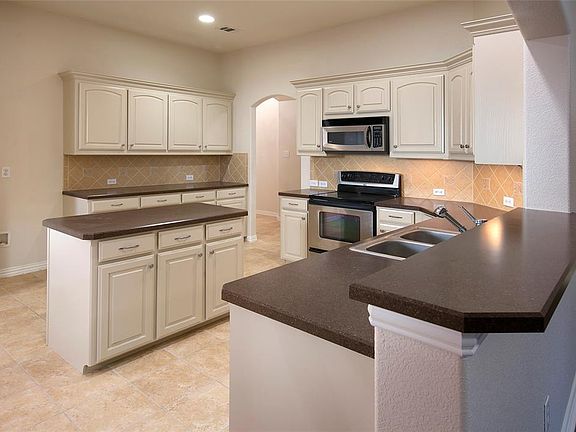 5th image of 4008 Vista Greens Dr