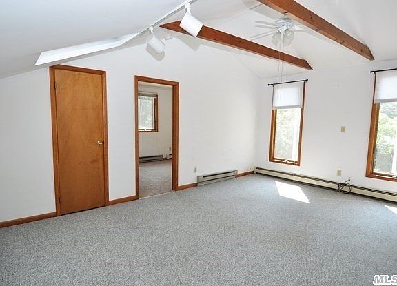 4th image of 20-1 Hallock Ln