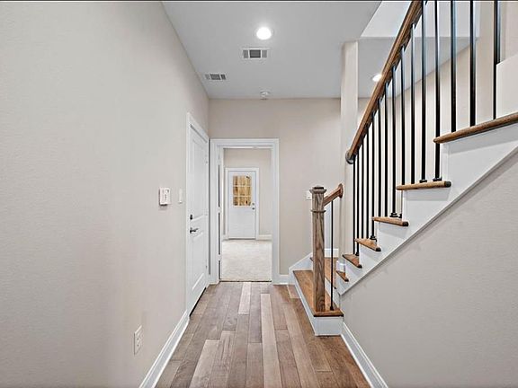 2nd image of 3331 Beverly Forest Dr