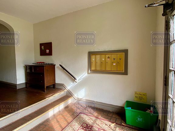 4th image of 3116 Stuart Ave