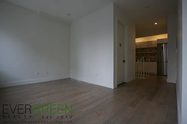Rented by Evergreen Apartments BK | media 29