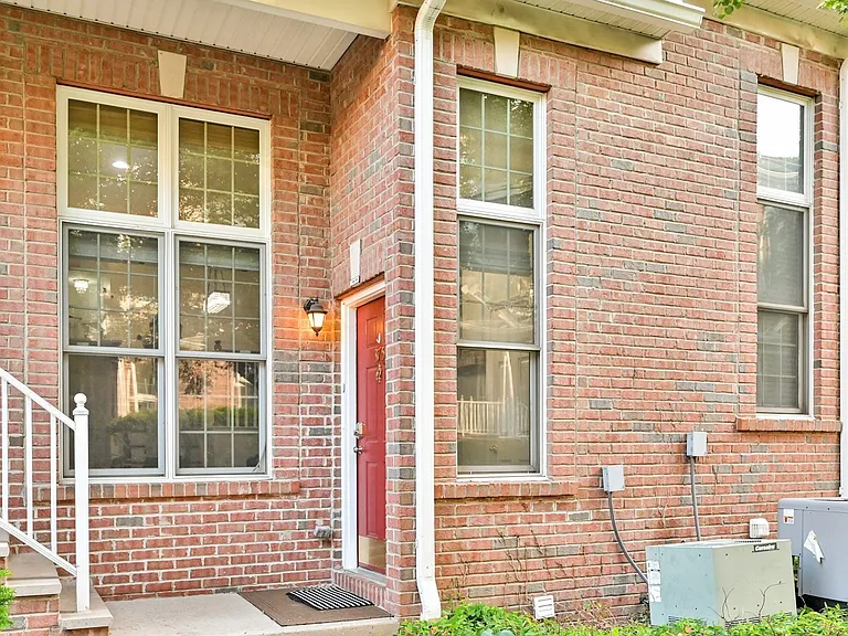 375 Kingston Ct #375 — Photo 3