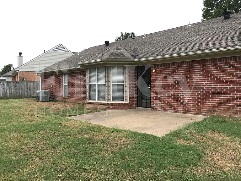 7800 Parkview Cir E — Photo 16