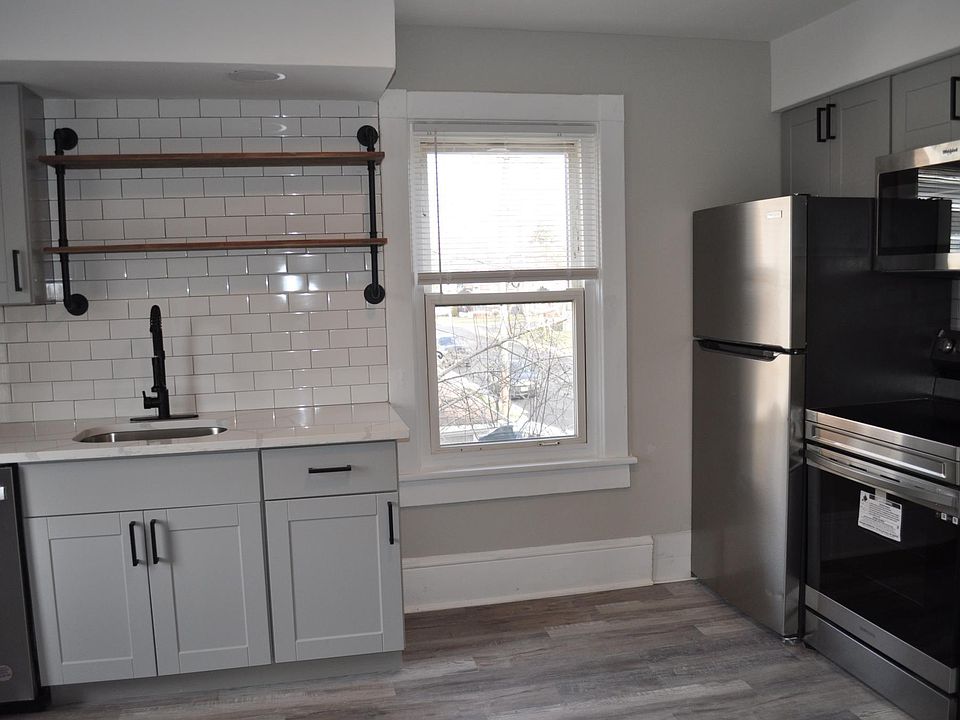 1st image of 132 Spring St Floor 2