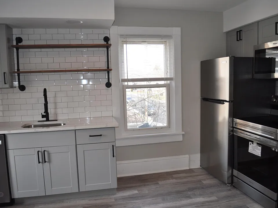 132 Spring St #2