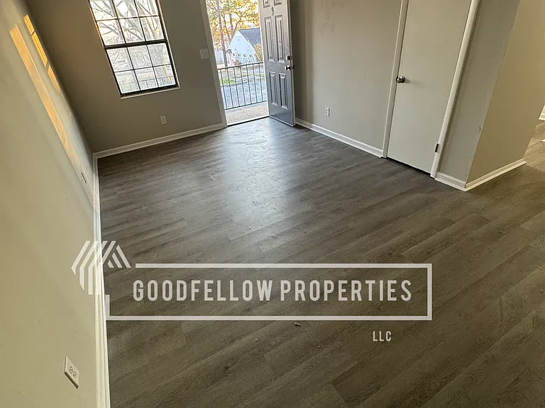 609 N Columbia Ave #10 — Photo 4