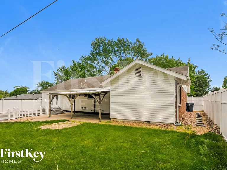 305 Elmhurst Dr — Photo 14