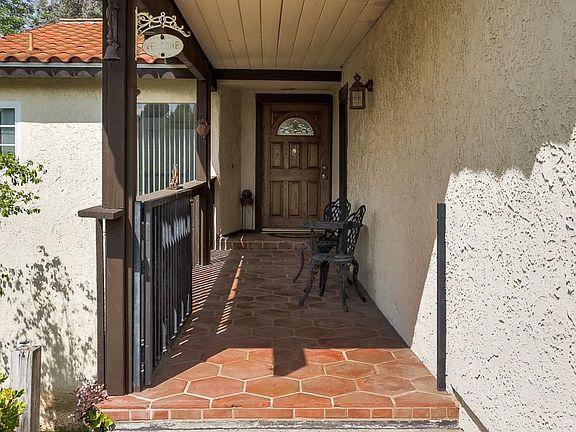 4th image of 644 Center Crest Dr