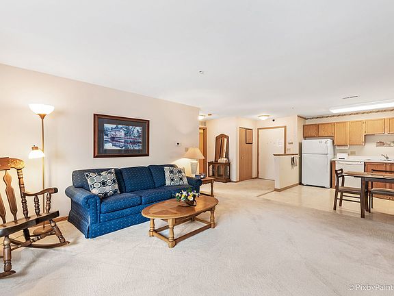 4th image of 605 Barrington Ave APT 260