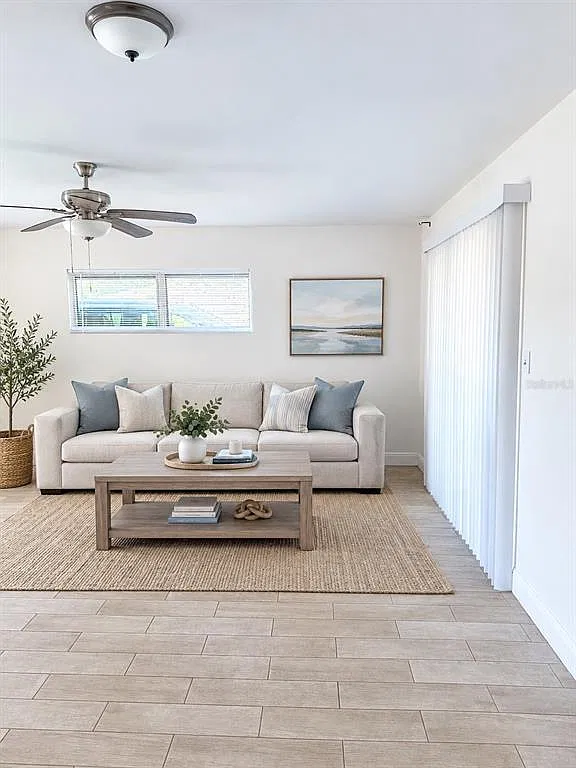 2 bed, 1.0 bath, 748 sqft, $1,700 — Photo 2
